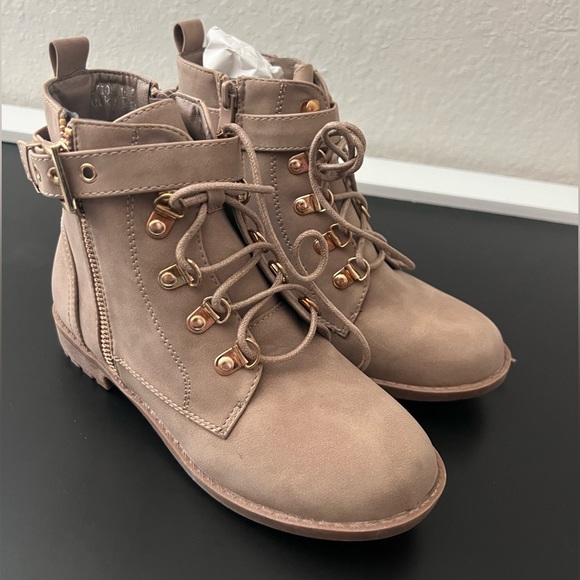 Girls Boots (Size 3) - Picture 2 of 9